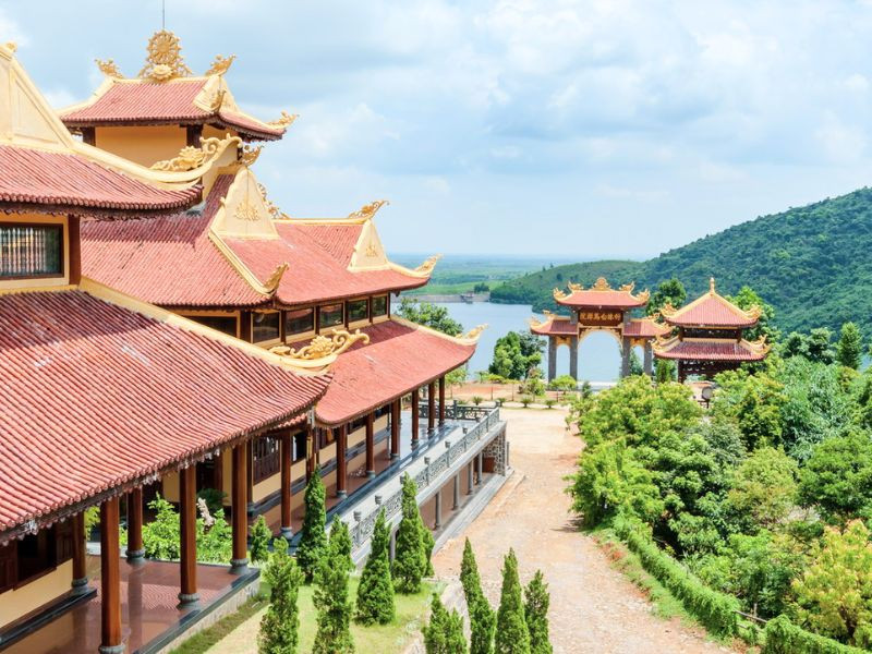 Ghé thăm Hồ Truồi - Thiền viện Trúc Lâm Bạch Mã